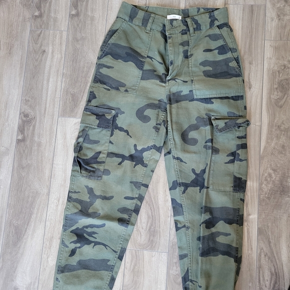 Camo pants - Picture 2 of 3